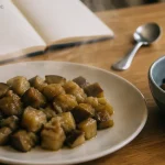 Aubergine chien cuite, épluchée et sans peau, pour éliminer la solanine