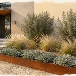 Idee parterre devant maison : bordure corten, graminées, couvre-sols et entretien réduit