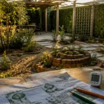 Relooking jardin avant après : plan de jardin et travaux en cours, graviers et arrosage goutte-à-goutte